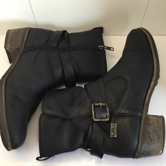 COPY - Ugg Women's Shoes Rugged Black Booties Size 6 - Picture 7 of 16
